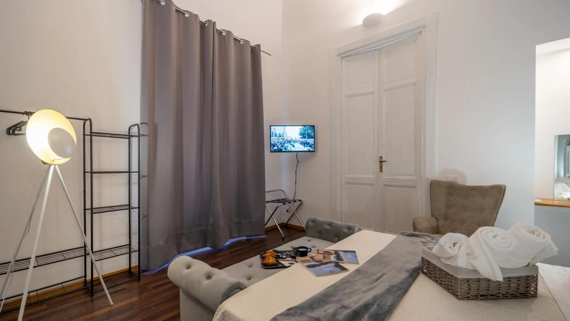 Le Suite Di Alba Палермо 0*,  Италия
